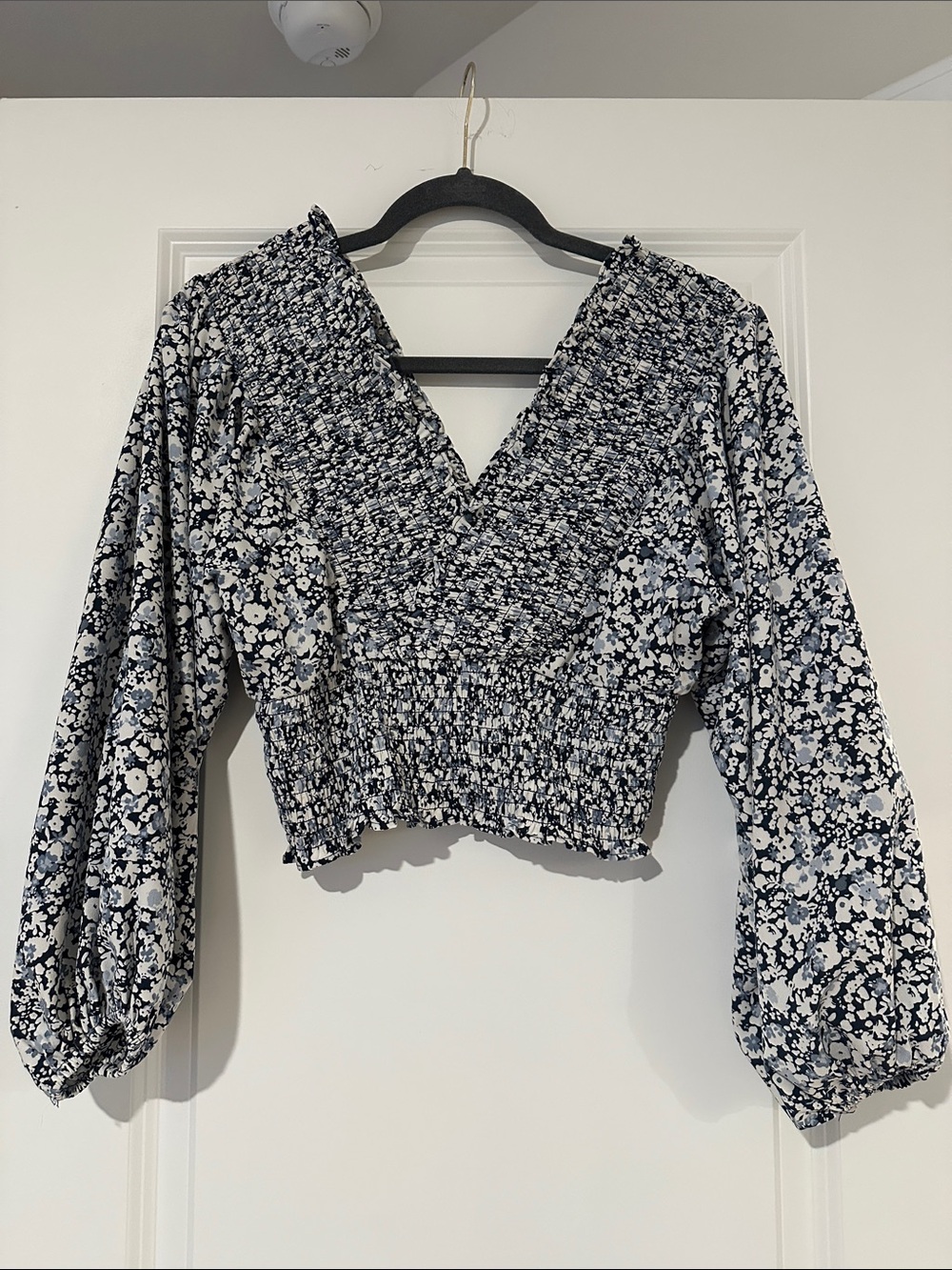 Abercrombie & Fitch Navy and White Smocked V-Neck Floral Crop Top